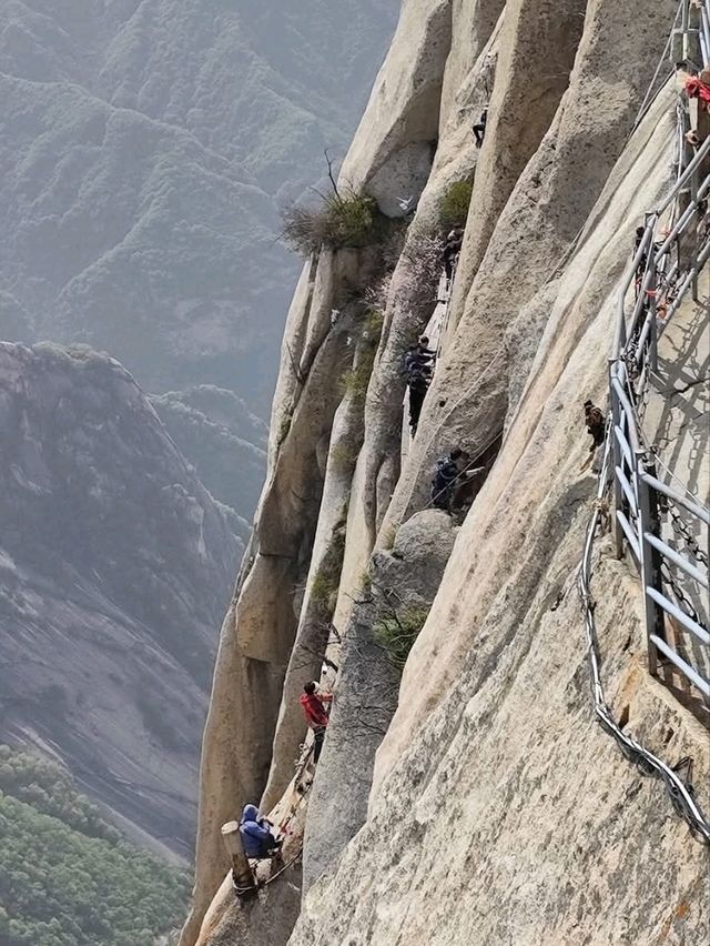 徒步走華山群峰，西峰索道下山