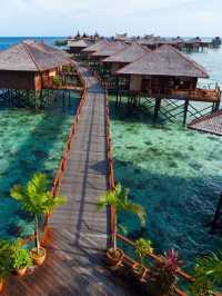 Kapalai Chronicles: My Overwater Bungalow Adventure with Fish Roommates 🐠