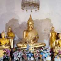 อุโบสถบนเรือสุพรรณหงส์ วัดชลอ
