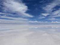 【ウユニ塩湖】空も地面もない世界で、自分の存在が溶けていく。