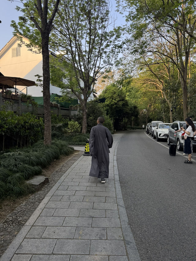 Yoga villa near Lingyin temple. 