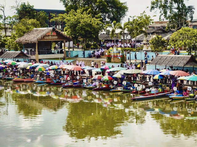 🛶 Khlong Hae Floating Market: A Backpacker’s Guide to Food & Fun!