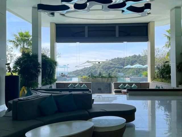 Crest Resort & Pool Villas ภูเก็ต