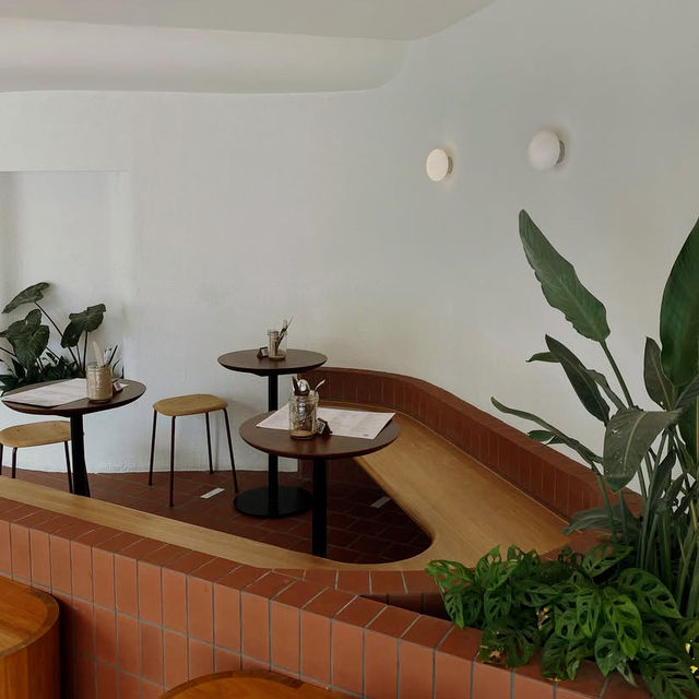 Neighborhood Comfort at Lola’s Singapore