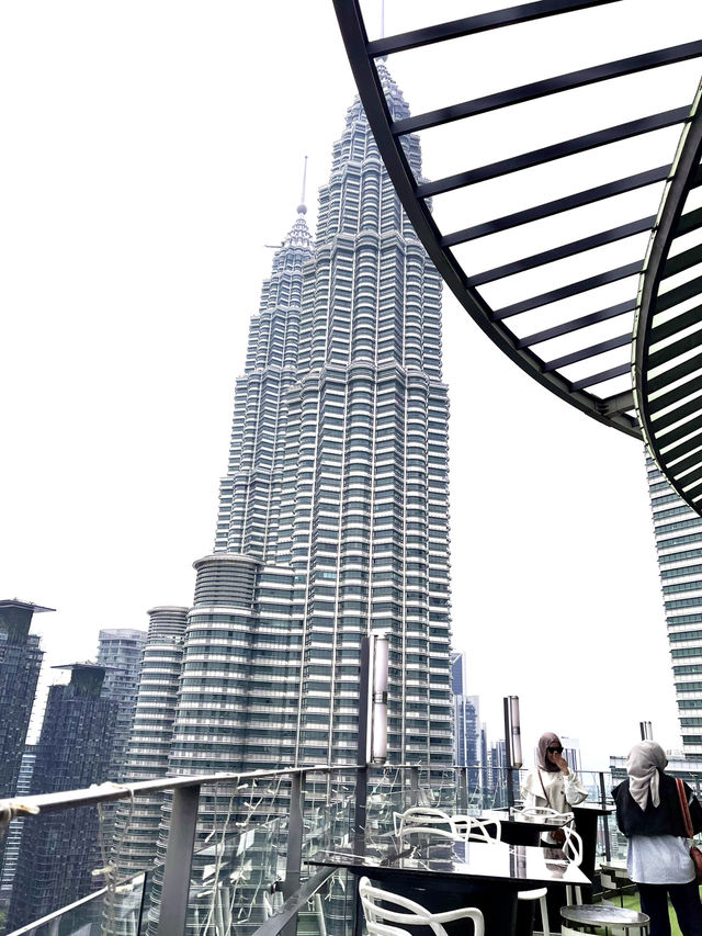“Skyline Sojourn: A 2-Day Kuala Lumpur Itinerary with Envi Skydining Delight” 