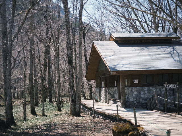⛰️ 上高地（かみこうち）：日本アルプスの絶景が広がる神秘の山岳リゾート 🌲🌄