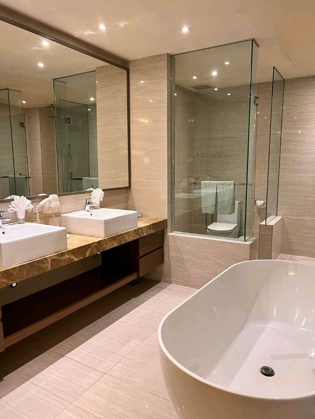 “Bella Vista Waterfront Resort: A Seaside Sanctuary with Panoramic Views in Kuah”
