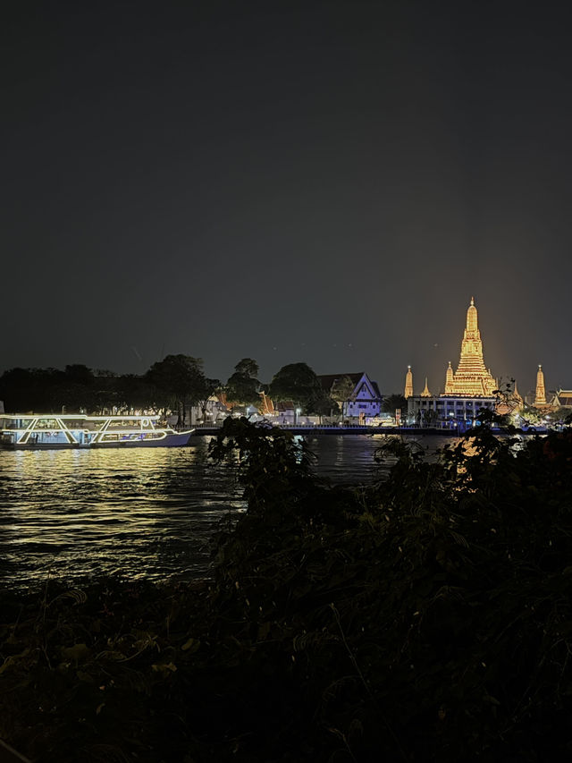Looking for the perfect sunset dinner spot in Bangkok? 