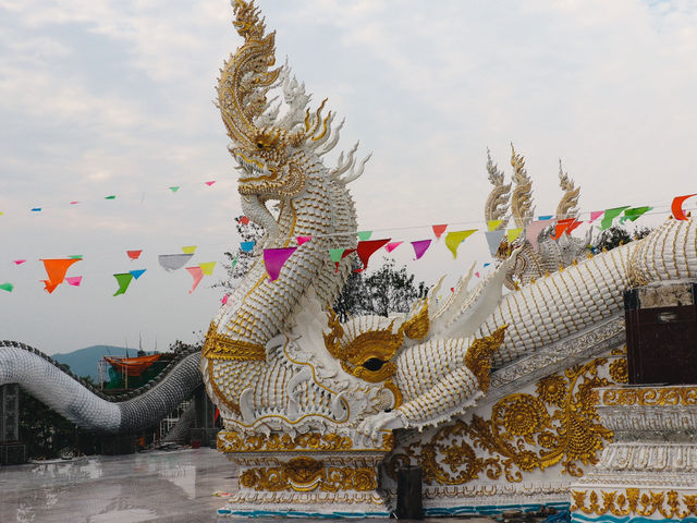 วัดเขาพลอย 