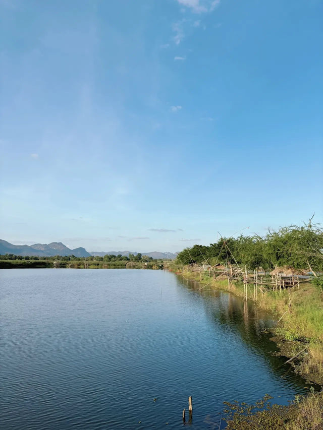 จุดชมพระอาทิตย์ยามเย็นสวยๆ ที่ หนองสมอ ภูผาม่าน