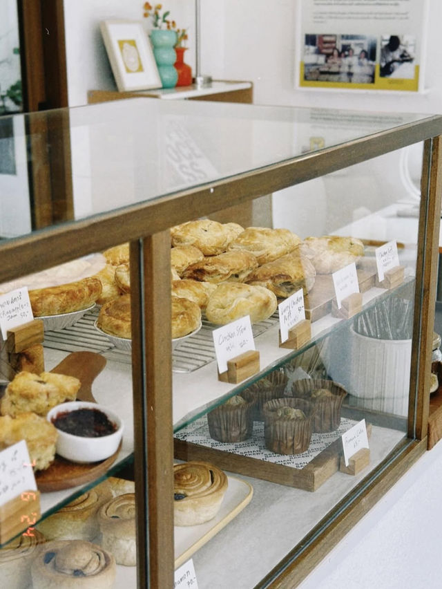 🧁✨ A Sweet Slice of Nostalgia at Sanan Bakery, Bangkok ✨🧁