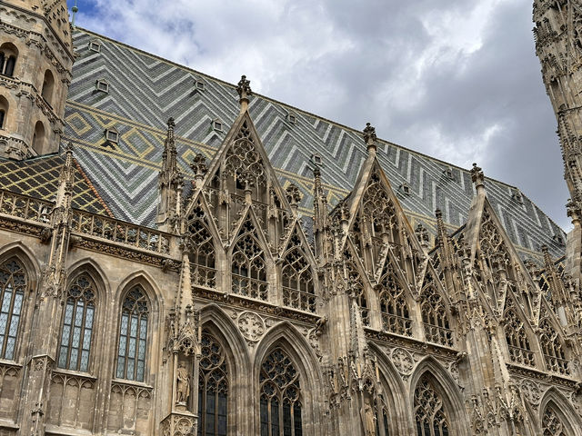 【シュテファン大聖堂｜Stephansdom】 ウィーンのシンボルにして、モーツァルトゆかりの大聖堂 