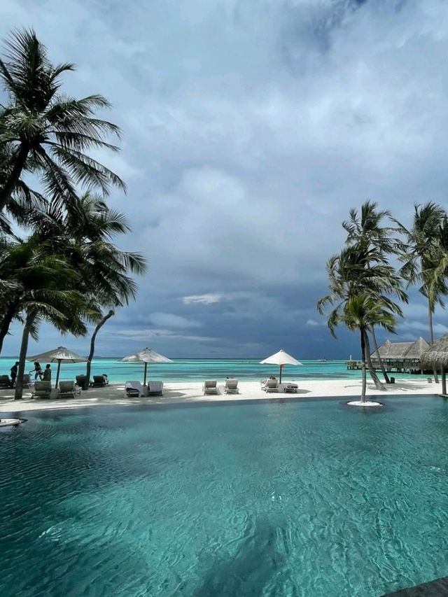 🌺 Gili Lankanfushi Maldives – A Whisper of Heaven Over Water 🌊✨