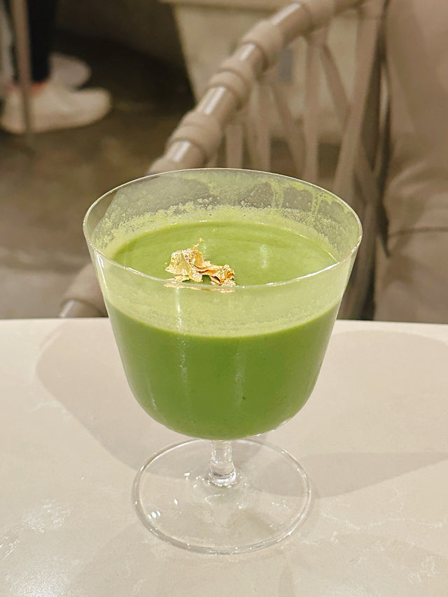 紅磚拱門設計，充滿異國風情嘅「2 Soon Cafe」
