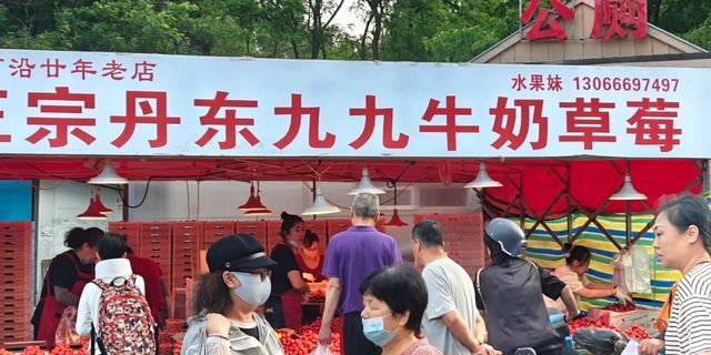 Shenyang Xiaoheyan Morning Market in summer (june)!