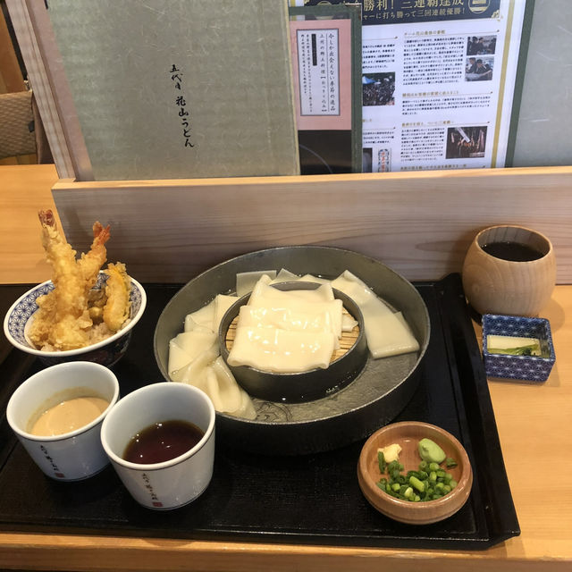 【東京/銀座🇯🇵】太すぎる麺‼️ 五代目 花山うどん
