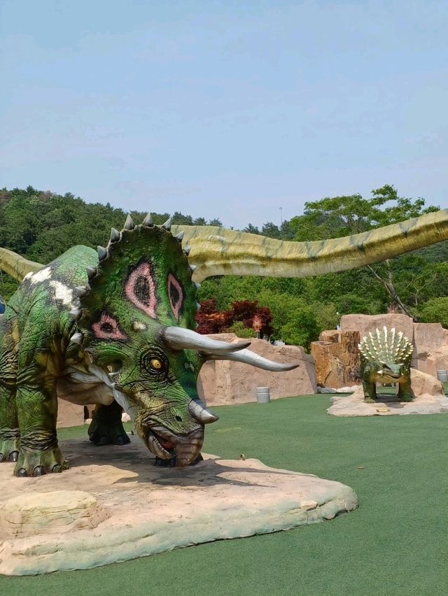 혼자 떠나는 고요한 공룡 사색 산책