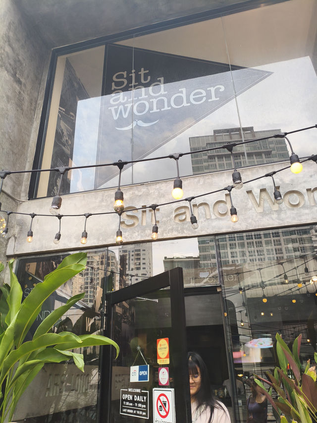 曼谷｜連泰國人都愛的隱藏版泰菜餐廳 推薦Sit and Wonder 曼谷平價泰菜首選 小資族也能大滿足！