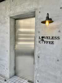 모노톤 갬성에 빠지다✨ Loveless Coffee에서의 한 잔