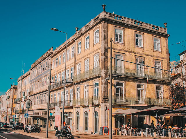 Porto’s Postcard Perfect Pair – Cais da Ribeira & Luís I Bridge