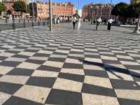 【マセナ広場（Place Masséna）｜ニースの“心臓”が揺れるモザイク広場】