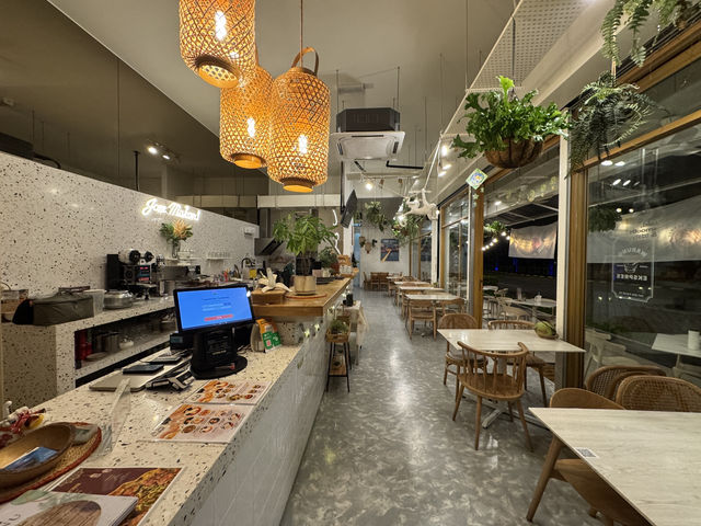 🥤 Warung Ekspres – Not Quite Express, and Not Quite Impressive