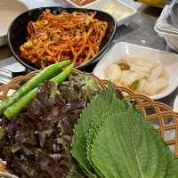 서울 여행 / 진짜 맛있는 구워주는 고깃집 맛집 통김치삼겹살