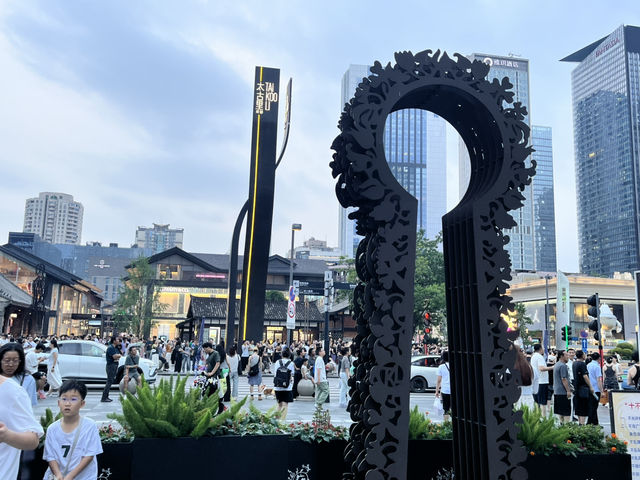🛍️✨ Chengdu Taikoo Li 太古里 | Where Tradition Meets Trend