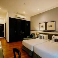 Verdant Serenity and Elegant Retreat