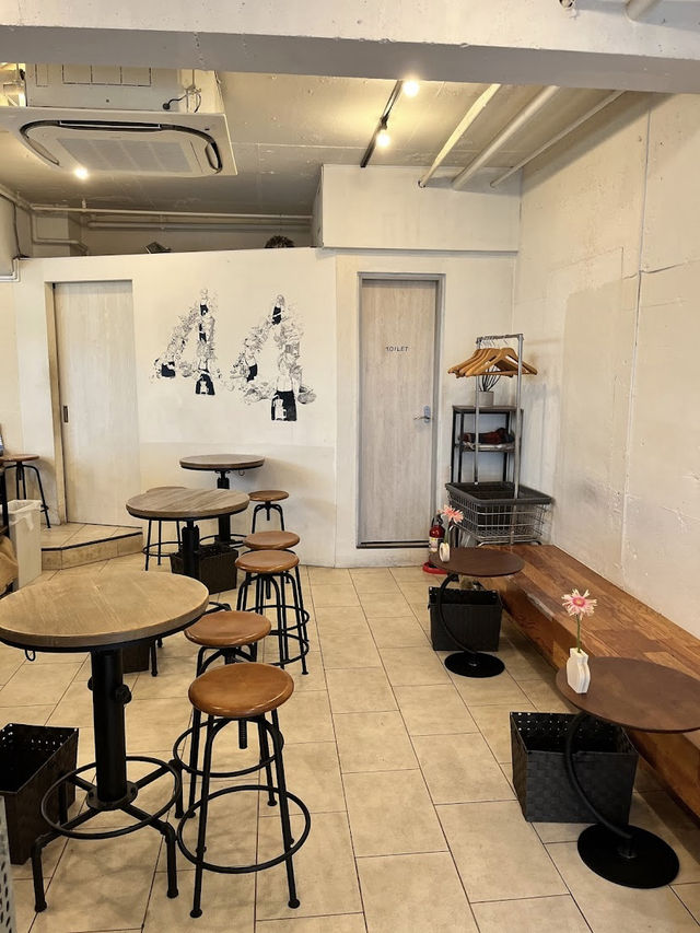 All Seasons Coffee, Shinjuku’s Sweet Spot for Pudding and Pour-Overs