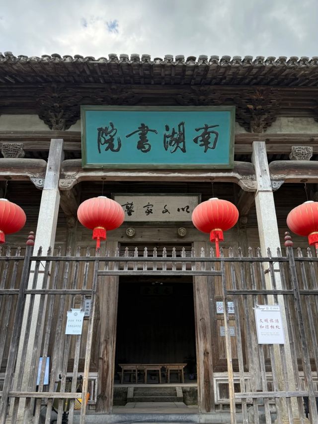 Where Water Paints the Village: The Charm of Hongcun
