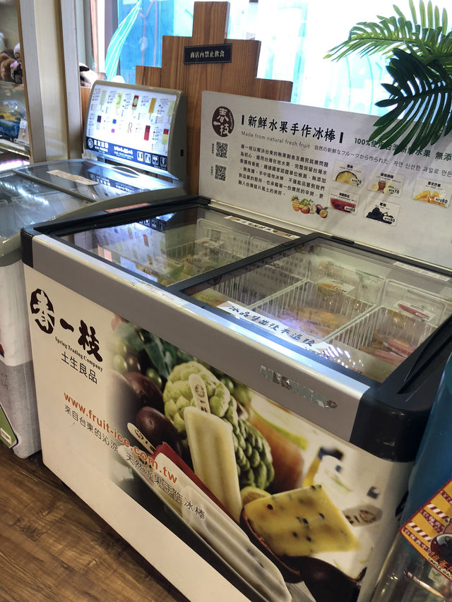 樂園中的精品店很多特別可愛的公仔🐯🦁🐻🐮