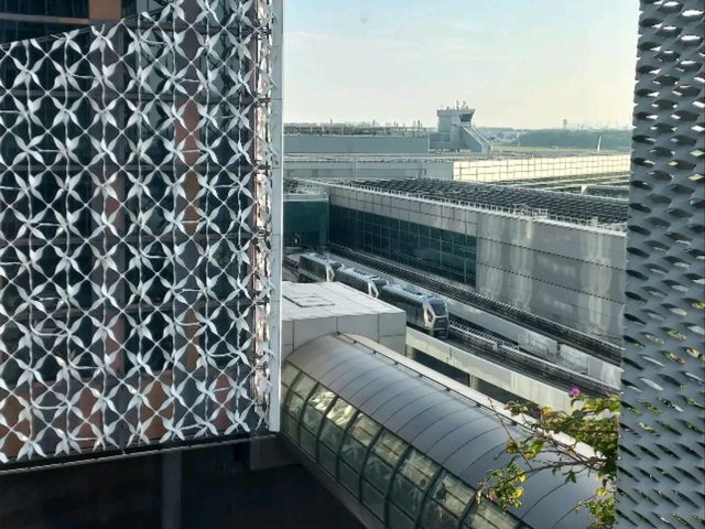 Transit in Style – My Airport Stay at Crowne Plaza Changi Singapore