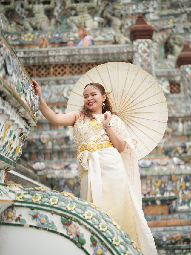 Admiring the intricate details of Wat Arun 🛕