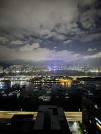 870港幣一晚，180度安靜飽覽觀塘夜晚海濱景致！