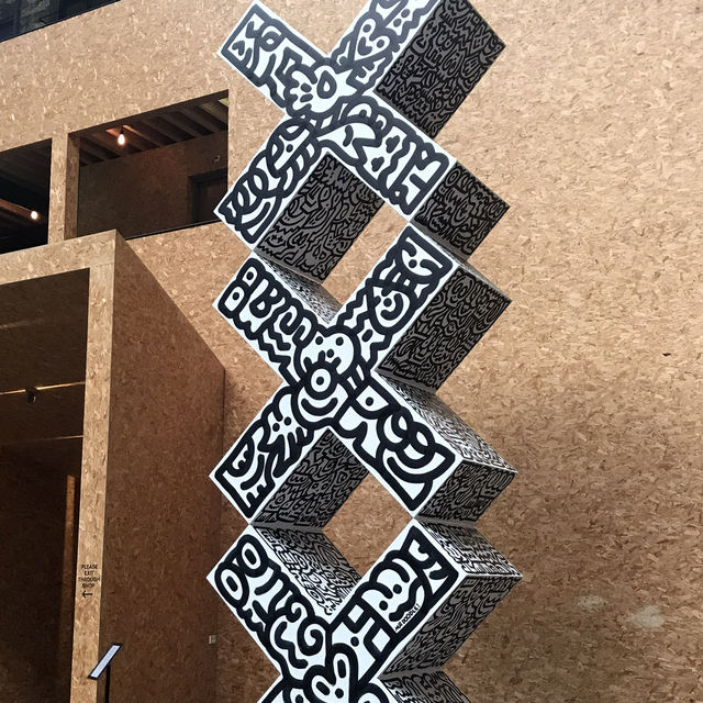 アムステルダム・STRAAT Museum でアートを感じる午後:カフェとショップも充実 アムステルダム・STRAAT Museum でアートを感じる午後:カフェとショップも充実