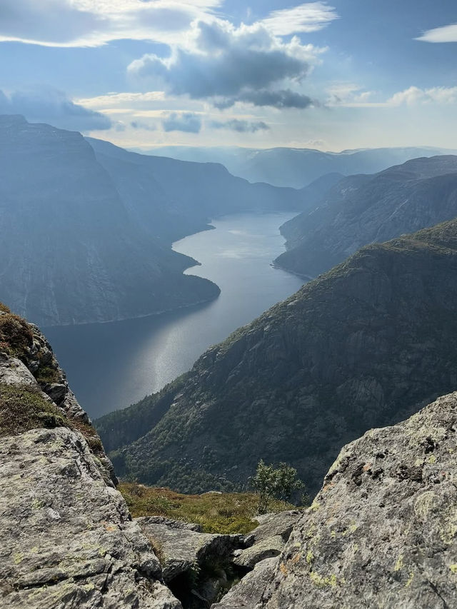【命がけの絶景】トロルの舌で味わう達成感と感動の一枚📸🧗‍♀️