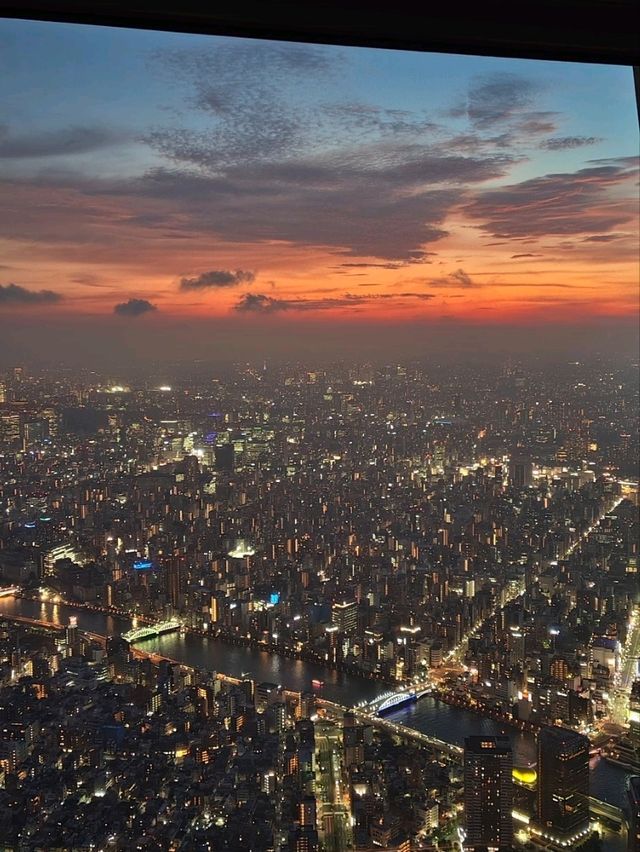 從雷門走到晴空塔是對的，沿途收穫太多不同角度晴空塔