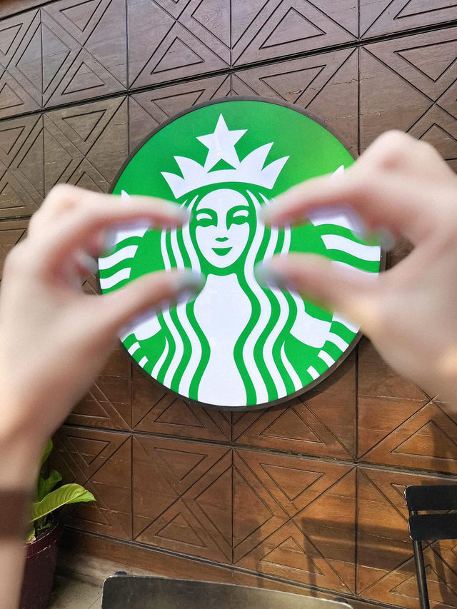 Starbucks ท่ามหาราช กับมุมถ่ายรูปชิคๆ📸