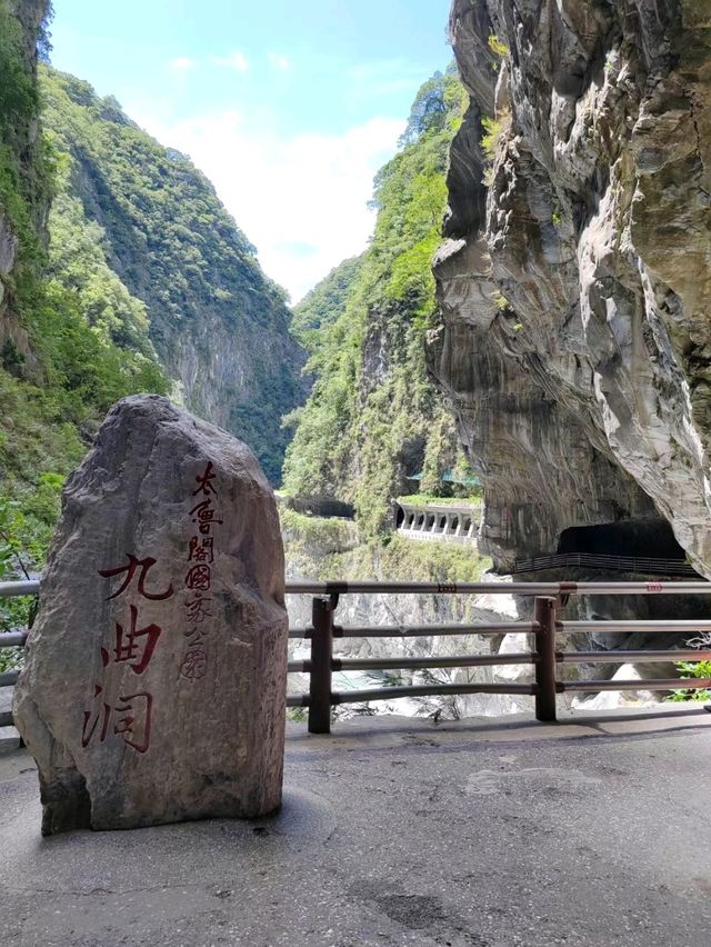花蓮九曲洞翠綠峽谷大自然美景