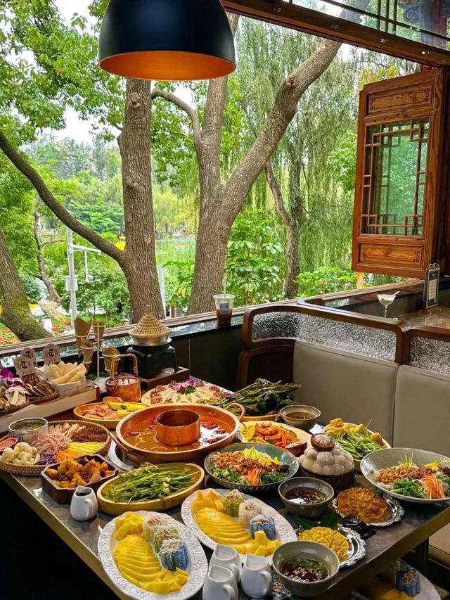 wild mushroom hotpot by Cuihu Lake!