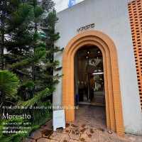คาเฟ่เปิดใหม่ มีแลนด์มาร์คเดินบันไดวน - Morestto