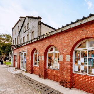 Lost in the creativity of Taipei

One place that made me fall in love with Taiwan without even realizing it was Huashan 1914 Creative Park 💛

This former factory has been transformed into an urban art park, filled with creativity, chic cafes, exhibition spaces, and stunning photo opportunities from every angle. 📸

Step inside and you'll feel like you've stepped into a living world of art — old European-style brick buildings are illuminated with vibrant colors, new ideas, and a variety of art, paintings, designs, and adorable handmade shops. 🎨🛍️

What I love most about this place is its atmosphere, which is both peaceful and vibrant.

#Taiwan #TravelTaiwan