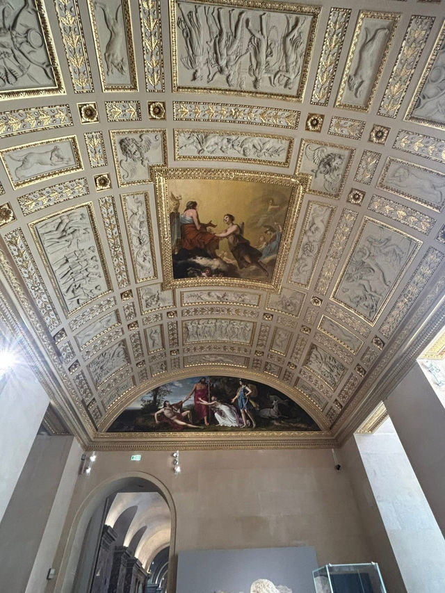 🖼️ Louvre Museum: A Timeless Treasure in the Heart of 