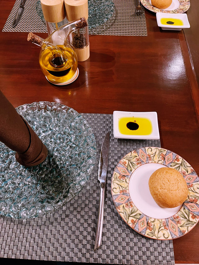 Bistro Cascata – Cozy Italian Fine Dining with a Taste of Elegance Bistro Cascata – Cozy Italian Fine Dining with a Taste of Elegance