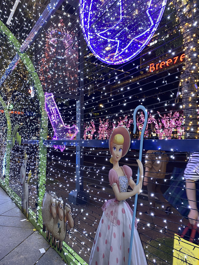 台北|101聖誕樹與街頭藝人的歡樂時光 還有玩具總動員讓你秒拍照打卡 台北|101聖誕樹與街頭藝人的歡樂時光 還有玩具總動員讓你秒拍照打卡