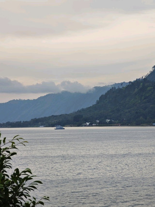 Menjelajahi Pantai Indah Tuktuk Siadong