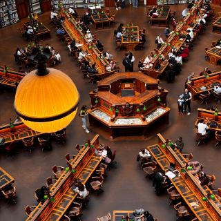 Here’s your ultimate long-weekend guide for Melbourne and the Great Ocean Road – the adventure is packed with wild coastal views, iconic lighthouses, and culture gems! 🌊📚 

Top Spots to Visit:
1. Loch Ard Gorge (Great Ocean Road, Port Campbell, VIC 3269) – Open 24/7. This spot blew me away with its ocean-carved cliffs and hidden beach. Pro tip: Arrive early, catch sunrise if you can, and explore the surrounding trails – fewer crowds and magical lighting for your photos!

2. The Razorback (Port Campbell VIC 3269) – Another stunning rock formation just minutes away from Loch Ard Gorge, open all day. Perfect for dramatic photos with crashing waves in the background. Don’t skip the lookout; it’s less crowded than the Twelve Apostles but just as breathtaking.

3. Loutit Bay Lookout (6 Reserve Rd, Aireys Inlet VIC 3231) – Open 7:00–23:00. If you love panoramic views over the beach town of Lorne, this is a must. Plus, that classic Aussie lighthouse under blue skies? It’s Insta gold.

4. State Library Victoria (328 Swanston St, Melbourne VIC 3000) – Open 10:00–18:00. Stunning architecture and cozy reading corners. Definitely worth a wander, even if books aren’t your thing – the domed La Trobe Reading Room is pure “wow!” for indoor photos.

Getting Around: Rent a car for the Great Ocean Road; it gives you the flexibility to stop at scenic overlooks. In Melbourne, trams and walking are super easy for city sites.

Food tips: Grab coffee at a laneway café in Melbourne (they take their brews seriously here ☕), and along the coast, try a classic Aussie meat pie or fresh fish and chips in Lorne.

#MelbourneVibes #GreatOceanRoad #CoastalAustralia #TravelTips #Tripdotcom