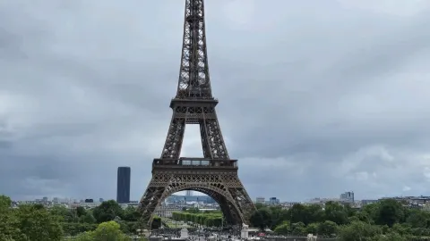 📅 6-Day Practical Itinerary for Paris

Day 1: Avoid the cro — traveler post in Chantilly