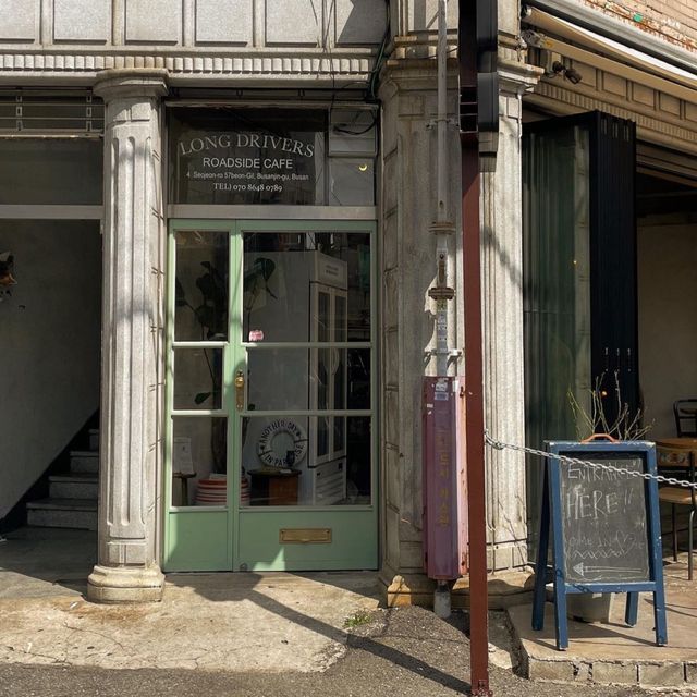 「長驅咖啡店：美味早午餐，價格優惠！」